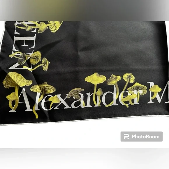 NWT 🍄 Alexander McQueen black mushroom silk square twill scarf - Picture 7 of 10